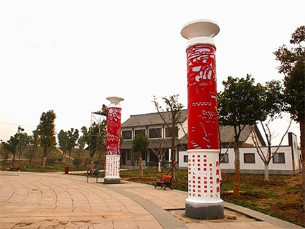 阜陽市泉河風景帶剪紙藝術景觀燈柱雕塑《圖騰柱》設計制作